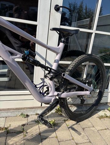 Used Specialized Status 140 2022 2022 Mountainbike, White, 29, 27.5 — image 6 of 14