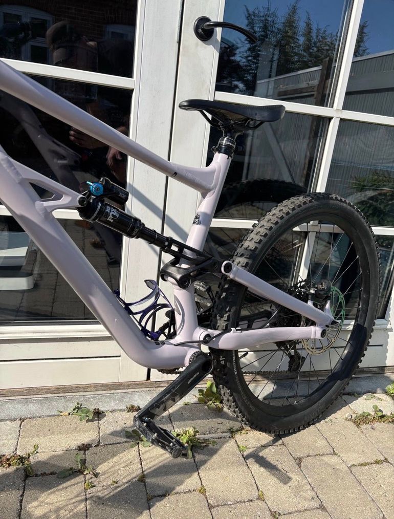 Used Specialized Status 140 2022 2022 Mountainbike, White, 29, 27.5 — image 6 of 14