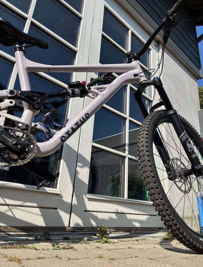 Used Specialized Status 140 2022 2022 Mountainbike, White, 29, 27.5 — image 4 of 14