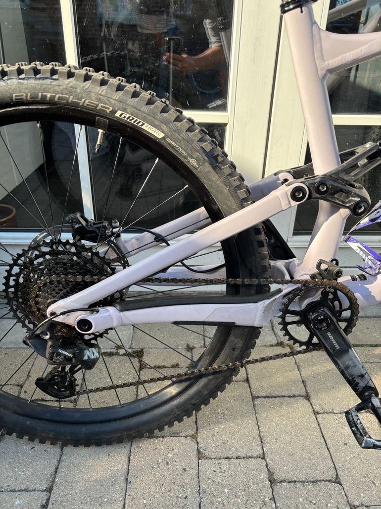 Used Specialized Status 140 2022 2022 Mountainbike, White, 29, 27.5 — image 11 of 14