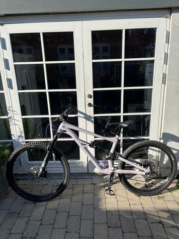 Used Specialized Status 140 2022 2022 Mountainbike, White, 29, 27.5 — image 2 of 14