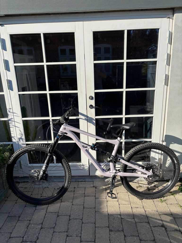 Used Specialized Status 140 2022 2022 Mountainbike, White, 29, 27.5 — image 2 of 14