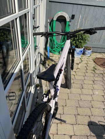 Used Specialized Status 140 2022 2022 Mountainbike, White, 29, 27.5 — image 13 of 14