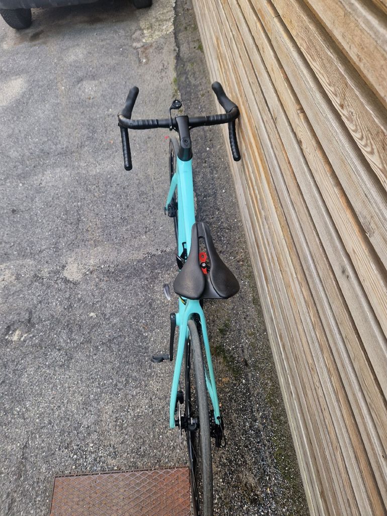 Używany Bianchi Sprint 105 2024 2024 Road & Gravel — zdjęcie 4 z 5
