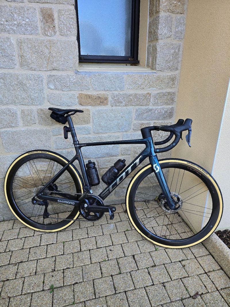 Scott Addict RC PRO Shimano Ultegra Di2 capteur de puissance 2024 Road & Gravel d'occasion