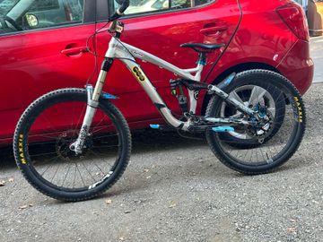 Trek Scratch Air 9 2011 2011 Mountainbike usato, Grigio chiaro — immagine 3 di 3
