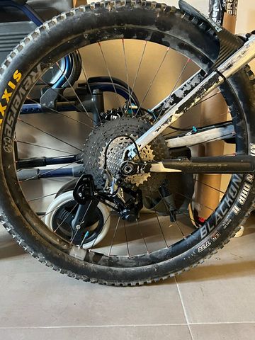 Trek Scratch Air 9 2011 2011 Mountainbike usato, Grigio chiaro — immagine 2 di 3