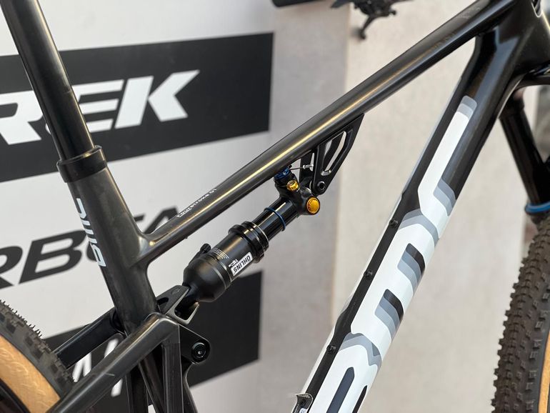 Używany BMC Fourstroke 01 TEAM 2024 2024 Mountainbike — zdjęcie 9 z 17