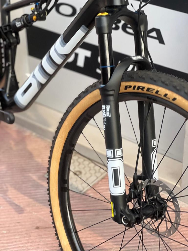 Używany BMC Fourstroke 01 TEAM 2024 2024 Mountainbike — zdjęcie 11 z 17