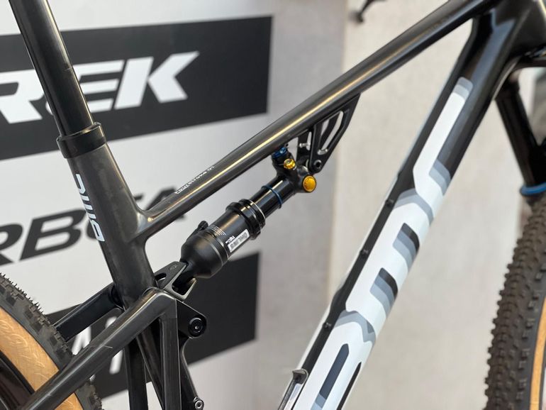 Używany BMC Fourstroke 01 TEAM 2024 2024 Mountainbike — zdjęcie 10 z 17