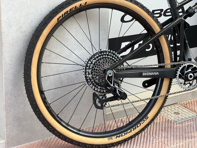 Używany BMC Fourstroke 01 TEAM 2024 2024 Mountainbike — zdjęcie 6 z 17