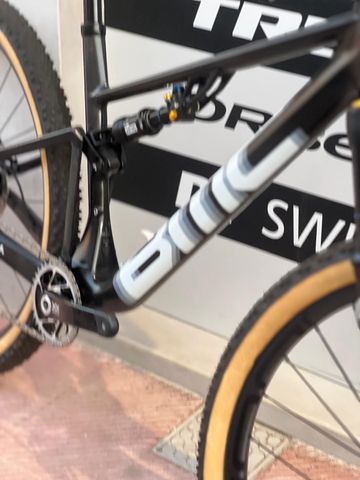 Używany BMC Fourstroke 01 TEAM 2024 2024 Mountainbike — zdjęcie 14 z 17