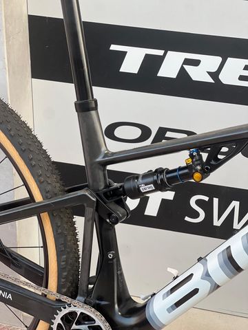 Używany BMC Fourstroke 01 TEAM 2024 2024 Mountainbike — zdjęcie 17 z 17
