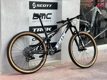 Używany BMC Fourstroke 01 TEAM 2024 2024 Mountainbike — zdjęcie 1 z 17