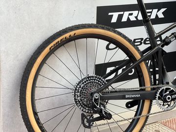Używany BMC Fourstroke 01 TEAM 2024 2024 Mountainbike — zdjęcie 5 z 17