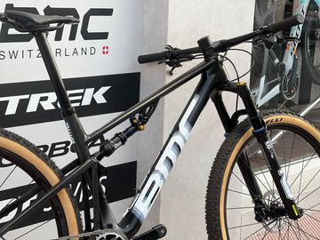 Używany BMC Fourstroke 01 TEAM 2024 2024 Mountainbike — zdjęcie 2 z 17