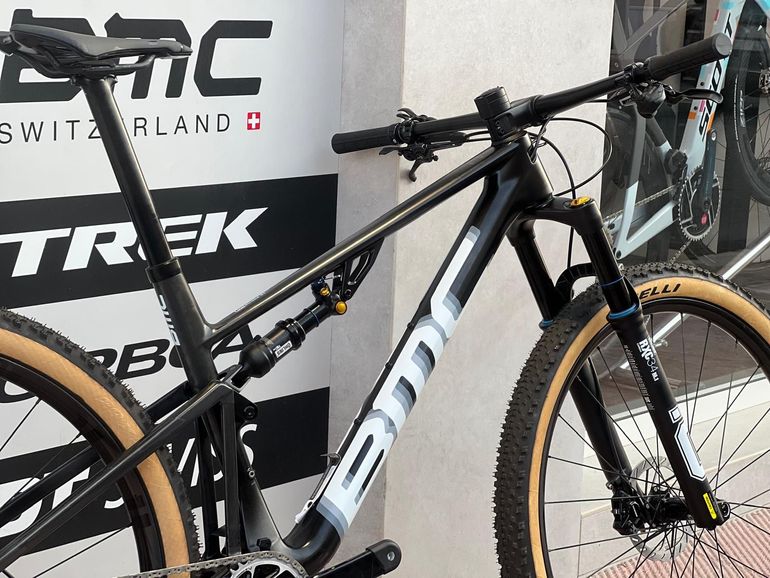 Używany BMC Fourstroke 01 TEAM 2024 2024 Mountainbike — zdjęcie 2 z 17