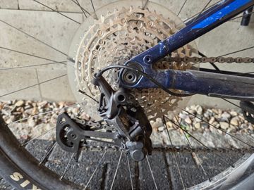 Used Giant Stance Shimano Deore 2023 Mountainbike, Blue — image 3 of 6