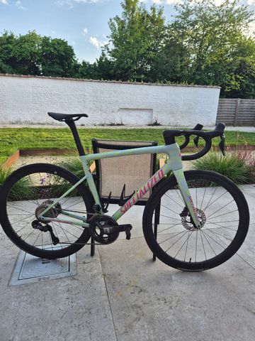 Used Specialized Tarmac Shimano Ultegra Di2 2025 Road & Gravel, Green — image 1 of 9