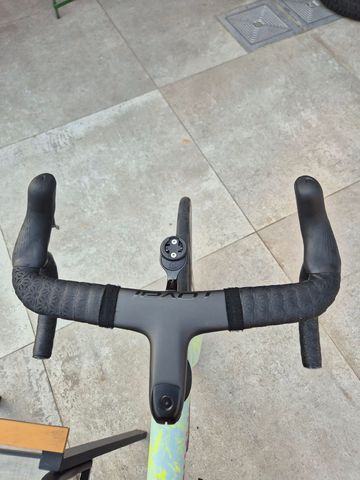 Used Specialized Tarmac Shimano Ultegra Di2 2025 Road & Gravel, Green — image 6 of 9