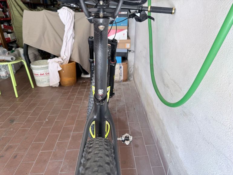 Używany Canyon Exceed CF SL 8.0 Pro Race 2018 2018 Mountainbike — zdjęcie 28 z 36