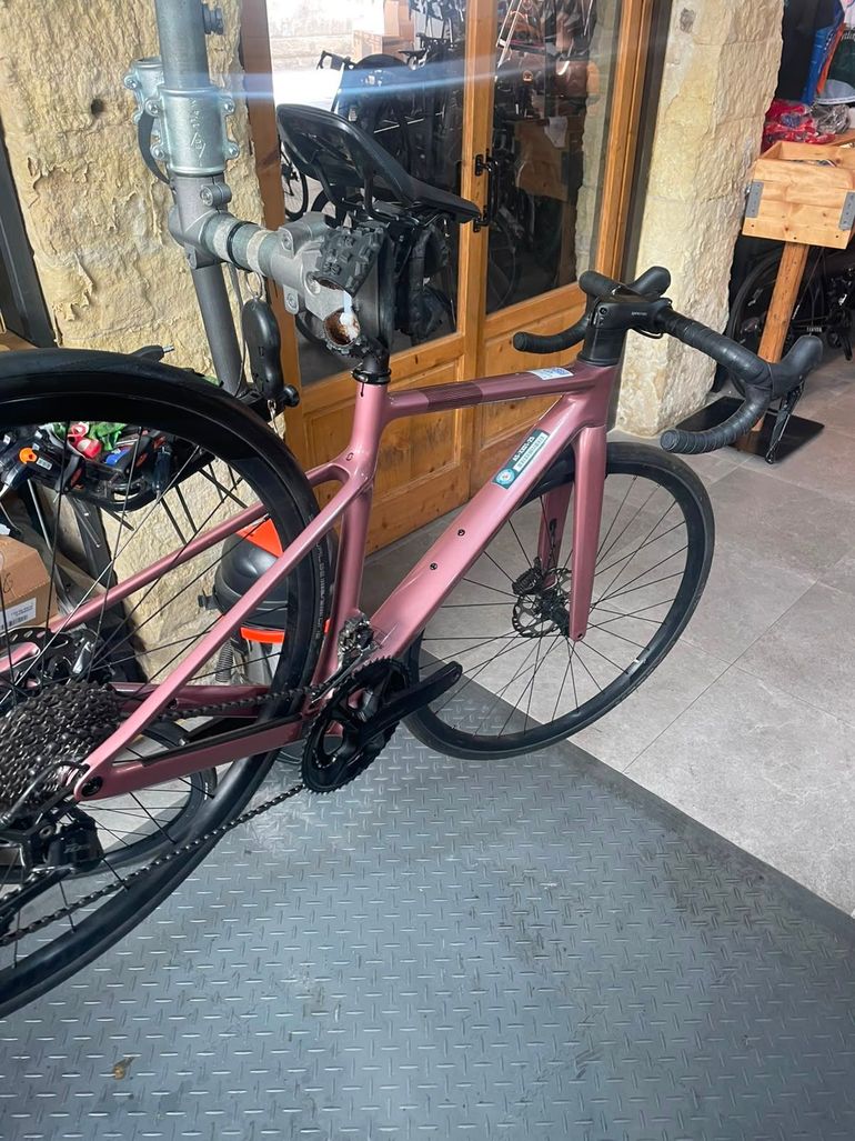 Scott Addict 50 2025 2025 Road & Gravel usato, Rosso — immagine 3 di 11