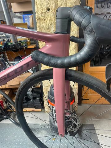 Scott Addict 50 2025 2025 Road & Gravel usato, Rosso — immagine 9 di 11