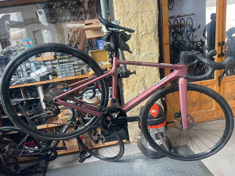 Scott Addict 50 2025 2025 Road & Gravel usato, Rosso — immagine 2 di 11