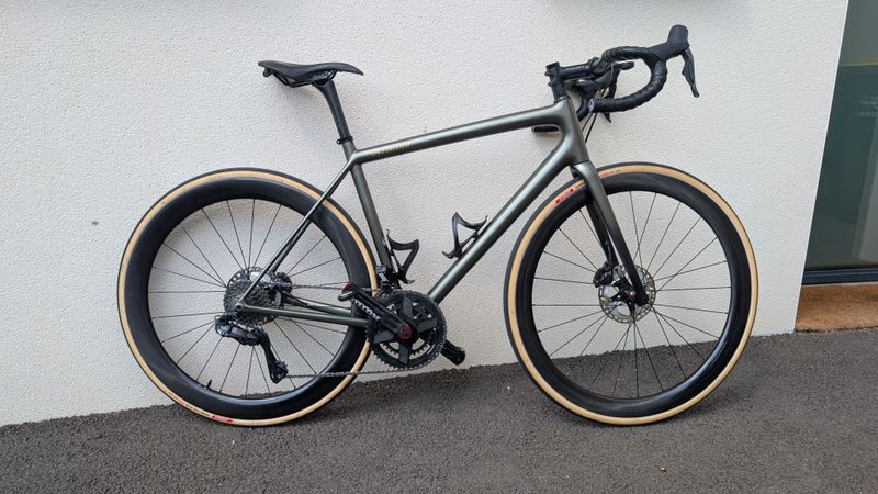 Używany Specialized Aethos (56cm) - 7.1 Kg - Ultegra Di2 12v - Rotor 2INpower - Airia 47/55 2022 Road & Gravel