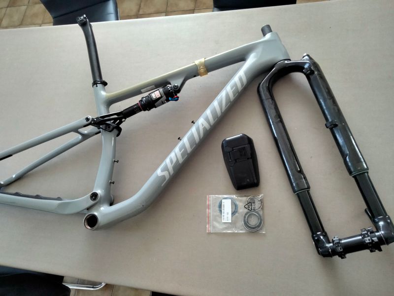Used Specialized epic evo. Rock shox vork & demper 2021 MTB