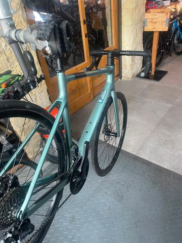 Scott Addict 40 2025 2025 Road & Gravel usato, Verde — immagine 2 di 7