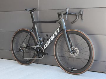 Giant Propel Advanced Pro 1 Di2 2022 2022 Road & Gravel usato, Blu — immagine 4 di 20
