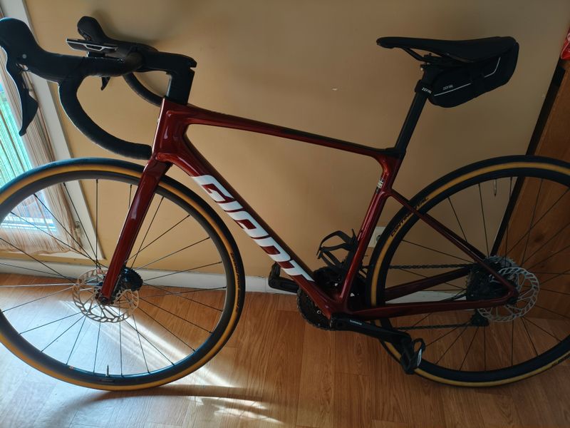 Použité Giant Defy Advanced 2 2025 2025 Road & Gravel