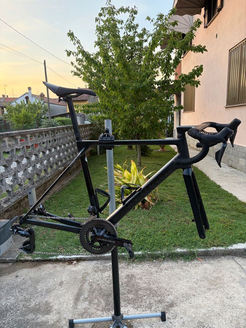 Used Canyon Ultimate CF SLX 9 Di2 2024 2024 Road & Gravel