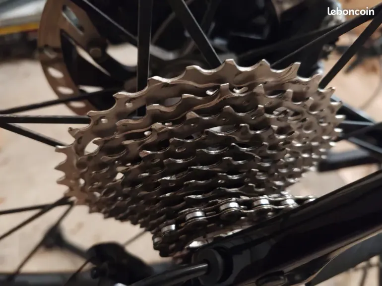 Giant Revolt Advanced 2 2025 2025 Road & Gravel d'occasion — image 5 sur 8