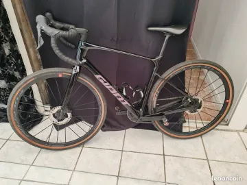 Giant Revolt Advanced 2 2025 2025 Road & Gravel d'occasion — image 8 sur 8