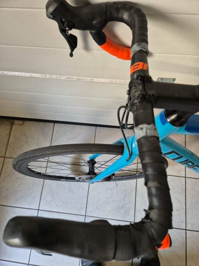 CUBE ATTAIN RACE 2021 2021 Road & Gravel de segunda mano, Azul — imagen 2 de 7