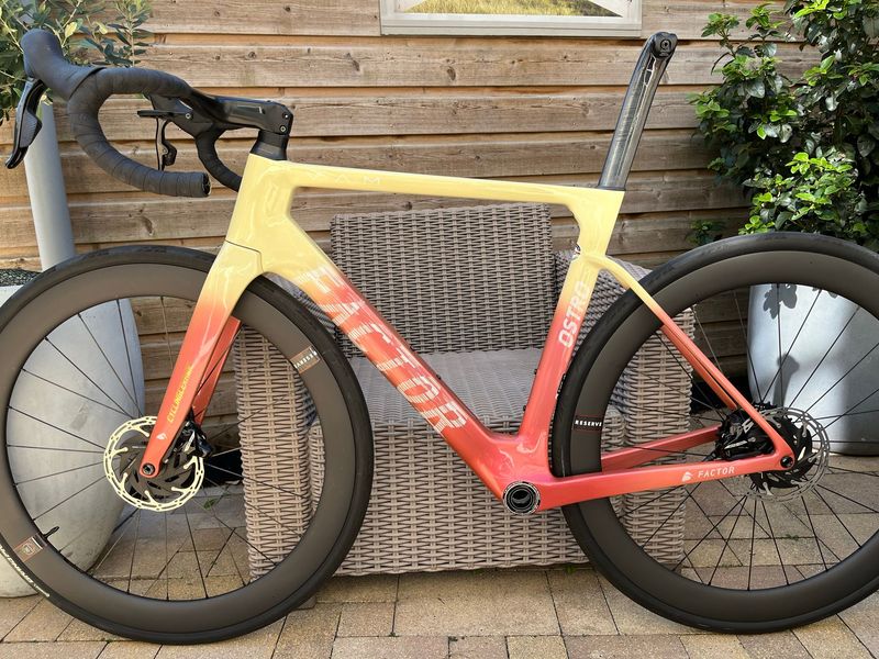 Použité Factor OSTRO VAM 2022 Frameset 2022 Road & Gravel