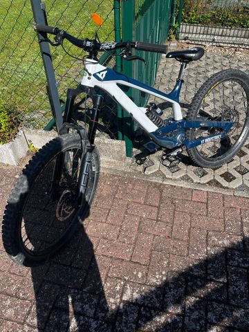 YT Industries TUES 27 AL Base 2019 2019 Mountainbike usato, Bianco — immagine 2 di 7
