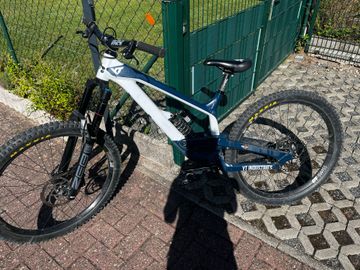 YT Industries TUES 27 AL Base 2019 2019 Mountainbike usato, Bianco — immagine 6 di 7