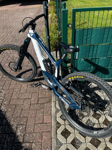 YT Industries TUES 27 AL Base 2019 2019 Mountainbike usato, Bianco — immagine 3 di 7