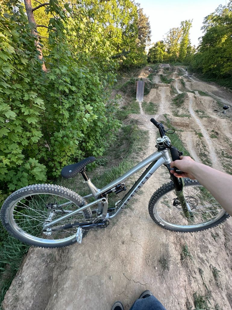 Tweedehands Commencal T.E.M.P.O. T-TYPE UNIQUE 2024 2024 Mountainbike — afbeelding 5 van 7