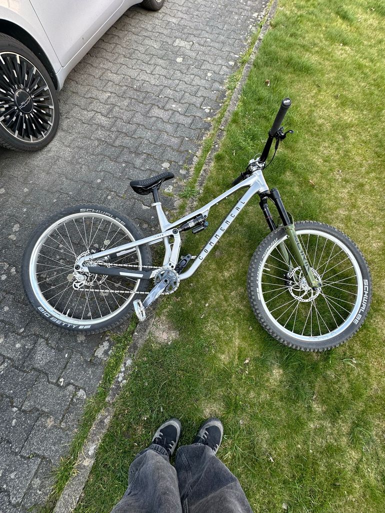 Tweedehands Commencal T.E.M.P.O. T-TYPE UNIQUE 2024 2024 Mountainbike — afbeelding 2 van 7