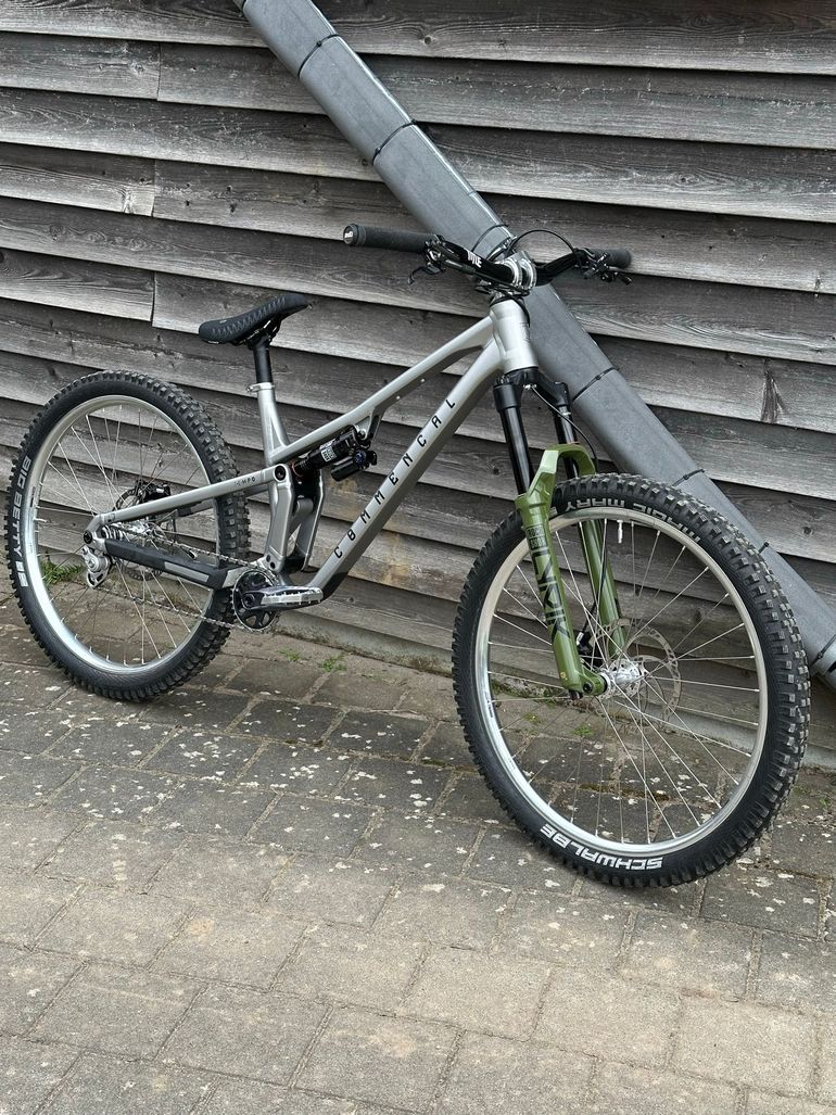 Tweedehands Commencal T.E.M.P.O. T-TYPE UNIQUE 2024 2024 Mountainbike — afbeelding 3 van 7