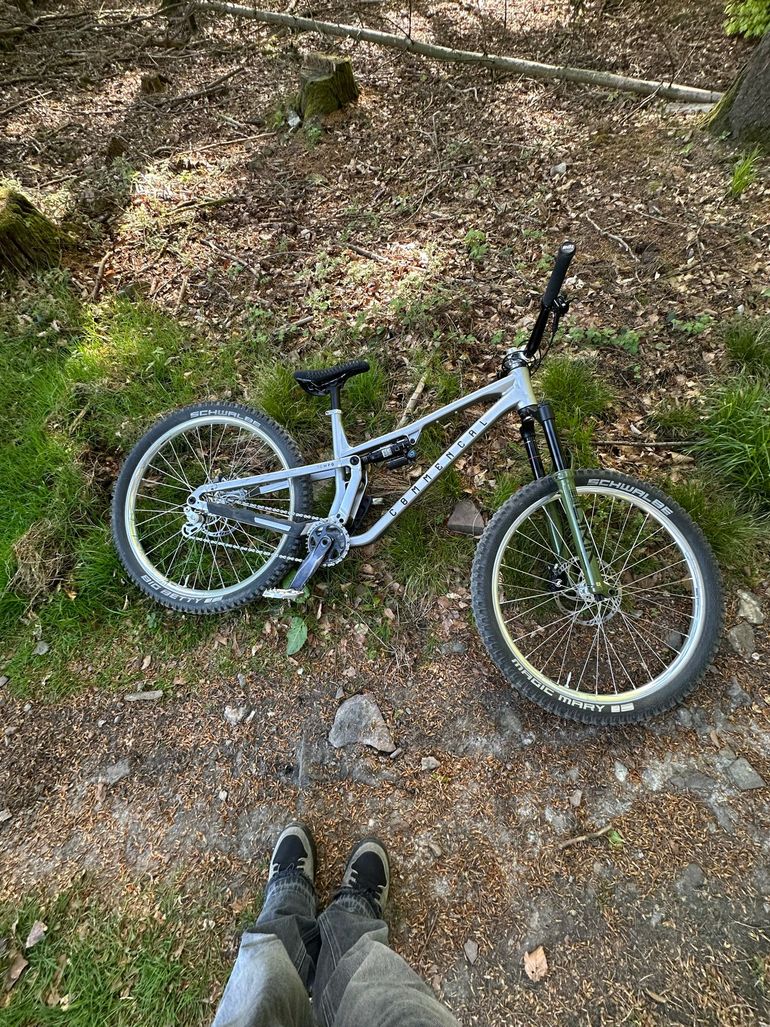 Tweedehands Commencal T.E.M.P.O. T-TYPE UNIQUE 2024 2024 Mountainbike — afbeelding 6 van 7
