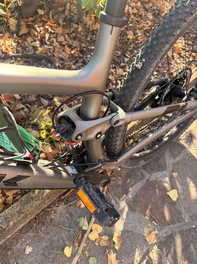 Used Trek Top Fuel 9.7 2018 2018 Mountainbike, Light Gray, 27.5, 29 — image 4 of 5