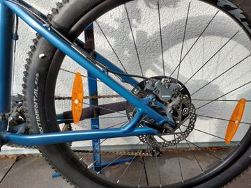Used Canyon Custom Shimano Deore XT 2017 Mountainbike, Blue — image 6 of 7