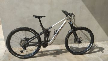 Used Canyon Strive CFR Underdog 2025 2025 Mountainbike, Light Gray — image 2 of 5