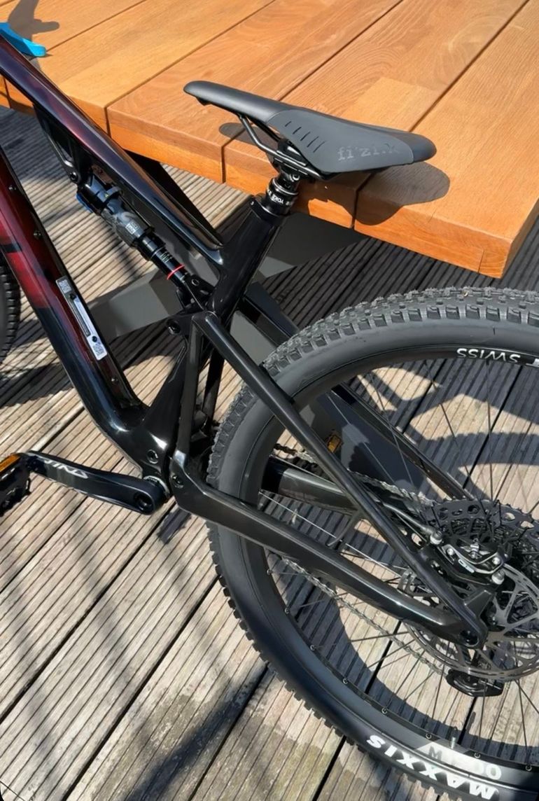 Použité BMC Fourstroke LT ONE 2024 2024 Mountainbike — obrázek 9 z 12