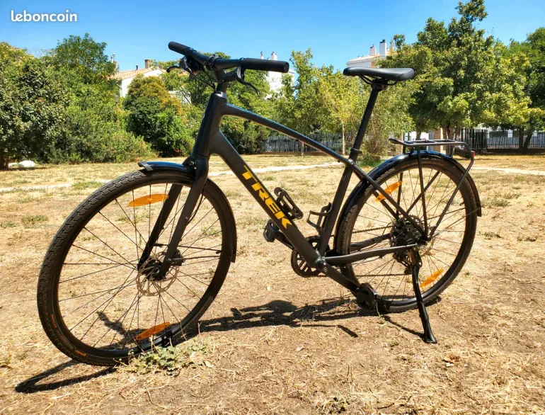 Used Trek FX 2 Gen 4 2025 2025 Urban, Black — image 2 of 5